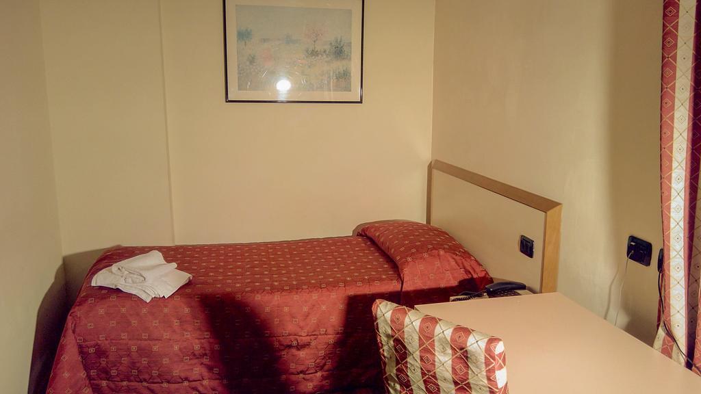 Hotel Caprice Avigliana Pokój zdjęcie