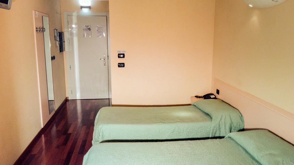 Hotel Caprice Avigliana Pokój zdjęcie